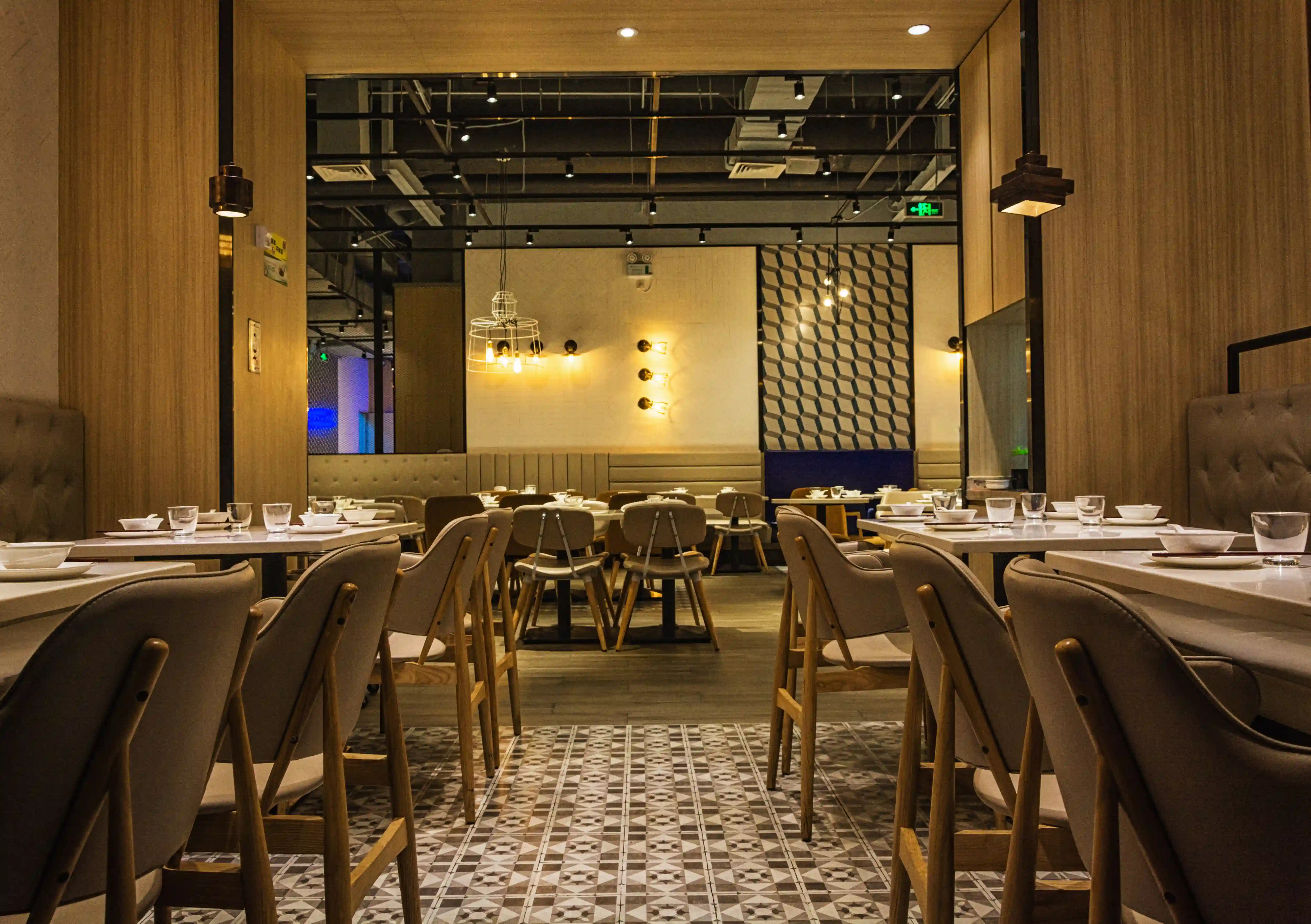 Restaurants & Cafes